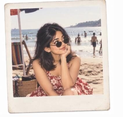 Beach vacation snapshot 90s AI photo prompt example, FSIDM